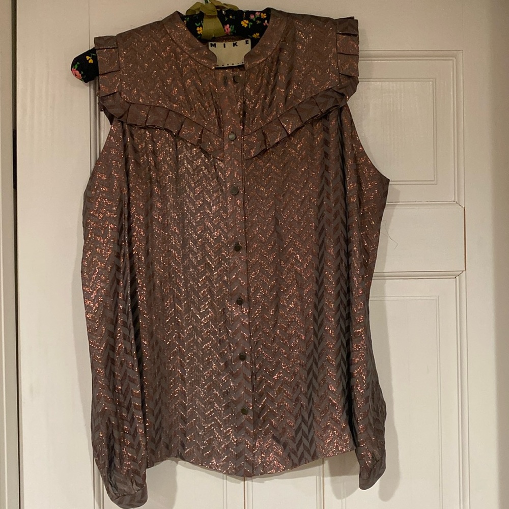Mike Gonzalez long sleeve top with beautiful bronze threading and details